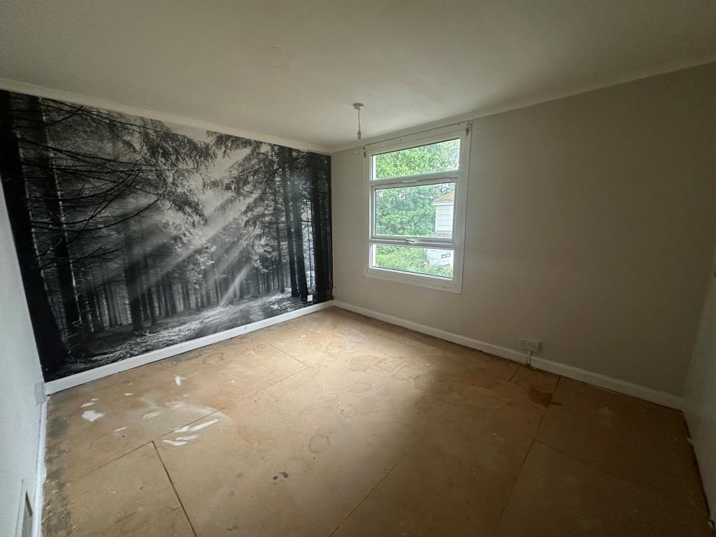 Lot: 137 - HOUSE IN NEED OF IMPROVEMENT - Bedroom one